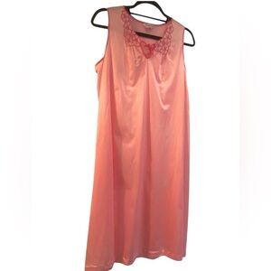 Vanity Fair Women’s vintage Pink midi sleeveless Nightgown new with tags M/L